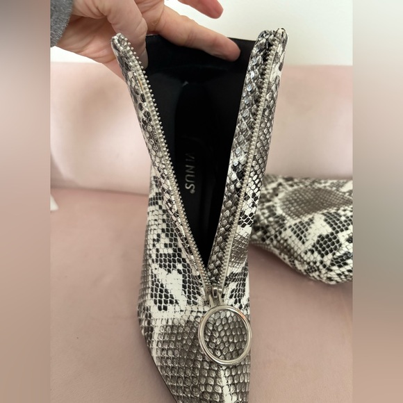 Venus Snakeskin Ankle Boots with zipper. Brand new never worn in box - Picture 4 of 9